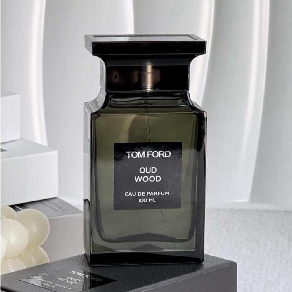 Tom Ford Oud Wood Black Bottle